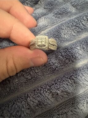 Sterling Silver Diamond Cluster Ring - Sparkling White
